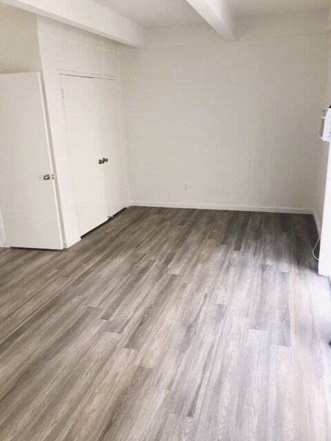 Building Photo - 440 S Oxford Ave