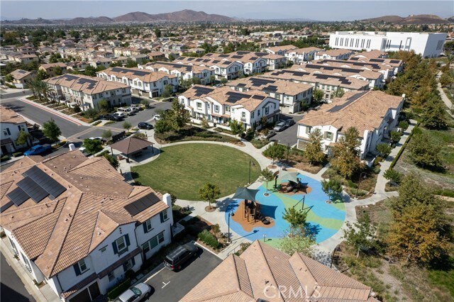 Building Photo - 30365 Town Square Dr