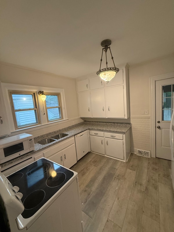 Building Photo - 39 Ferrin Pl
