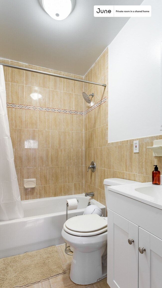 Building Photo - Room in Shared 4 bed/2 bath home in Flatbush