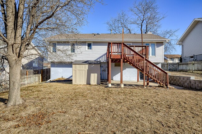 Building Photo - Beautiful 3 Bedroom Ralston Home!!