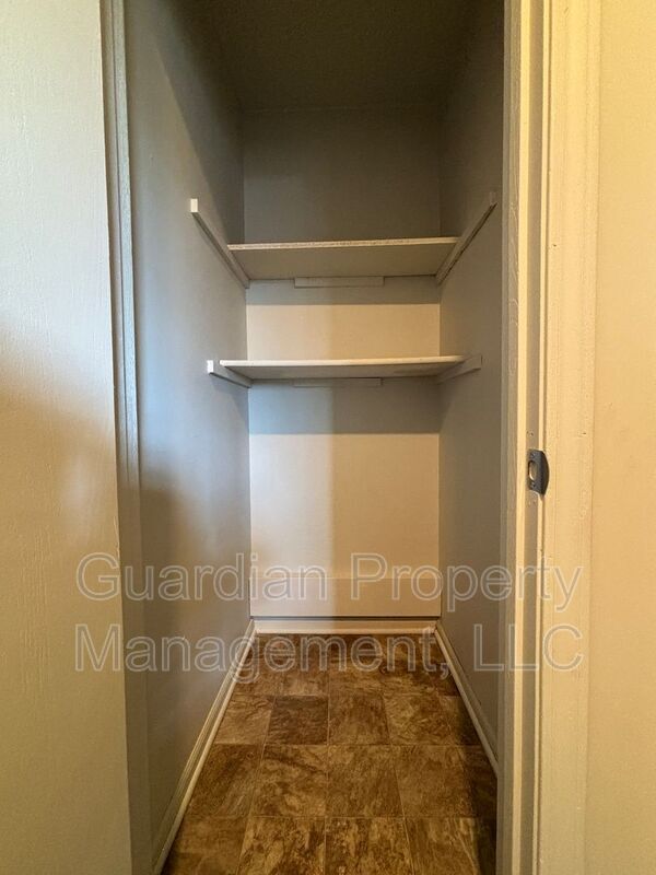 Building Photo - 1602 Brookside Dr