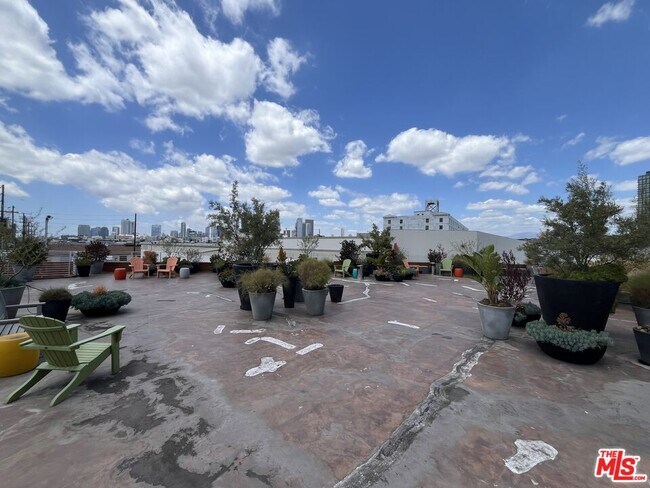 Building Photo - 1855 Industrial St