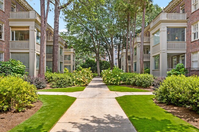 Building Photo - 2260 Peachtree Rd