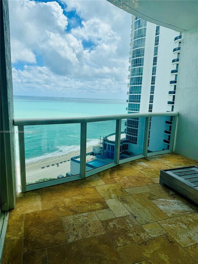 Building Photo - 16001 Collins Ave