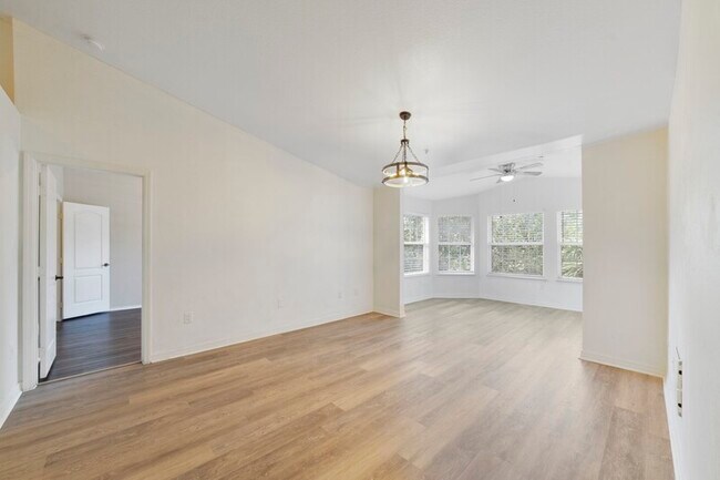 Building Photo - 3391 S Kirkman Rd