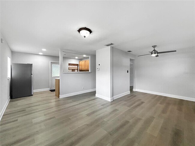 Building Photo - 2404 N Ramona Cir