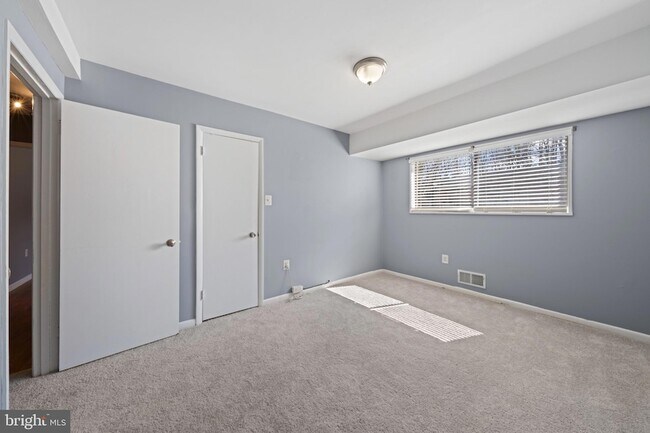 Building Photo - 10620 Weymouth St