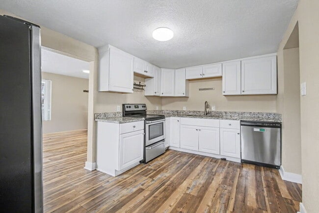 Building Photo - 3130 W Longfellow Pl