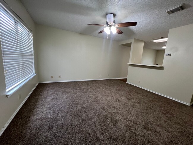 Building Photo - 4922 Hilltop Field Dr