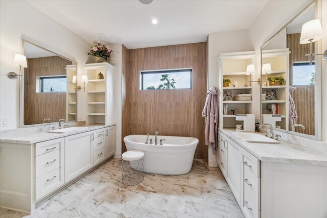 Building Photo - 1136 Woodland St