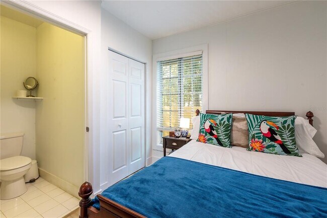 Building Photo - 310 NW 8th St