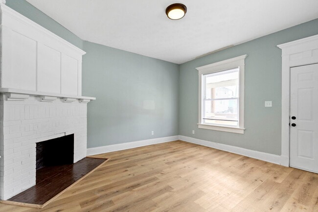 Building Photo - 17 E Parkview Ave