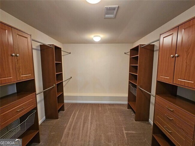 Building Photo - 3755 Long Lake Dr