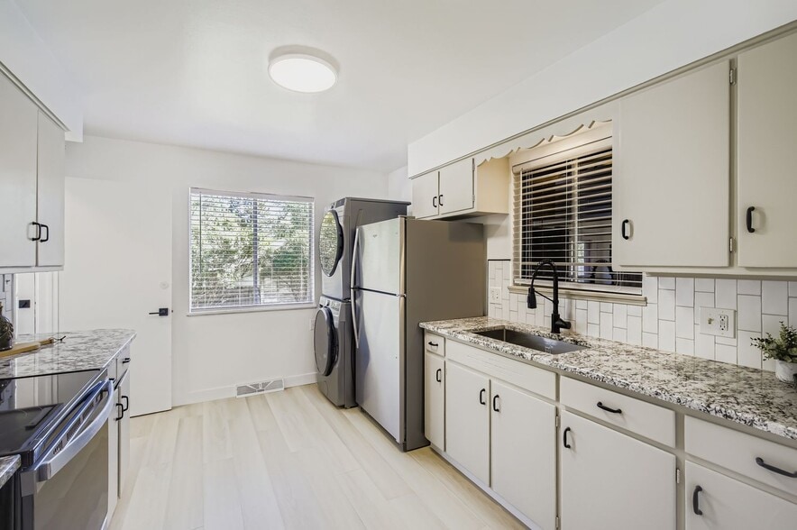 Building Photo - 604 Colorado St