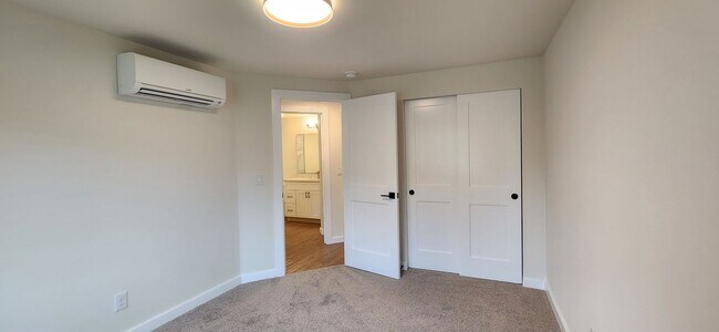 Building Photo - 3213150