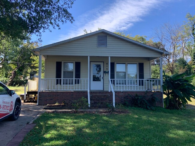 Primary Photo - 3 Bedroom Convenient to A&T and Downtown G...