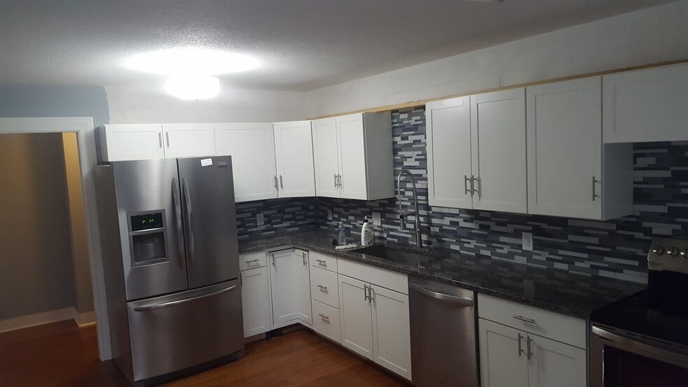 kitchen - 121 Avery St