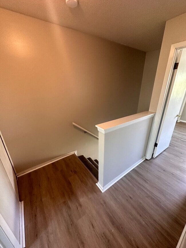 Building Photo - $1195 - 3 bedroom/ 2.5 bathroom - Townhome...