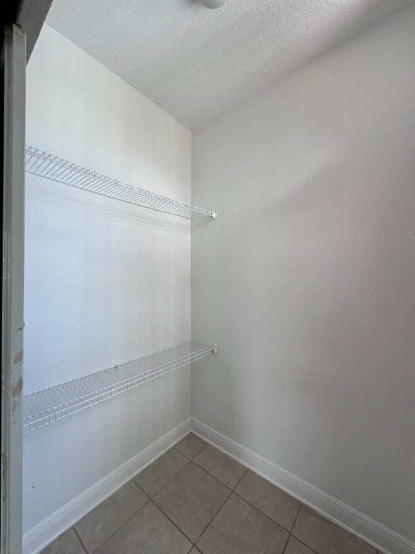 Building Photo - 2549 SW Halissee St
