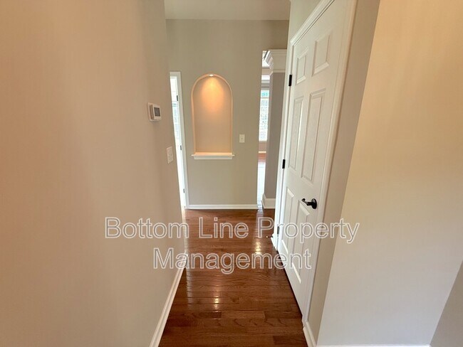 Building Photo - 15007 Skypark Dr