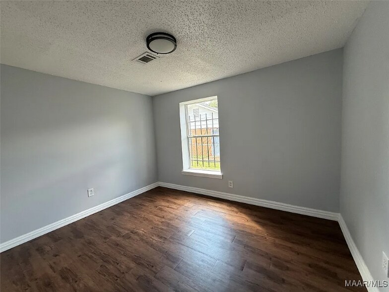 Building Photo - 2015 Stokes St