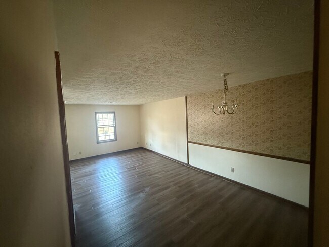 Building Photo - 131 Williamson St