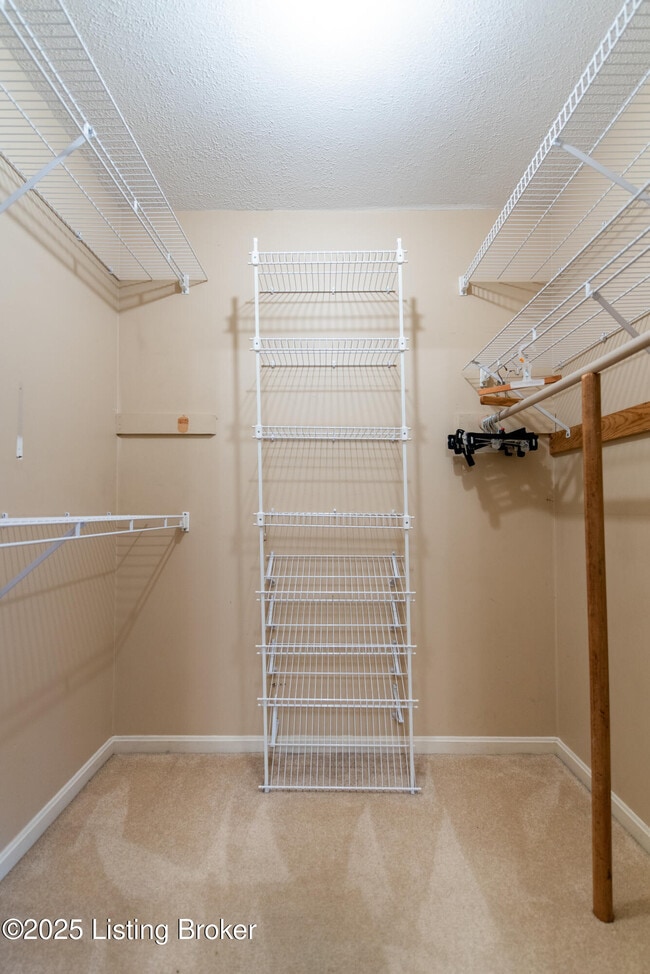 Building Photo - 8015 Schroering Dr