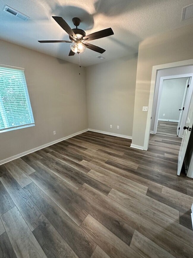 Building Photo - 5418 N Gray Dr