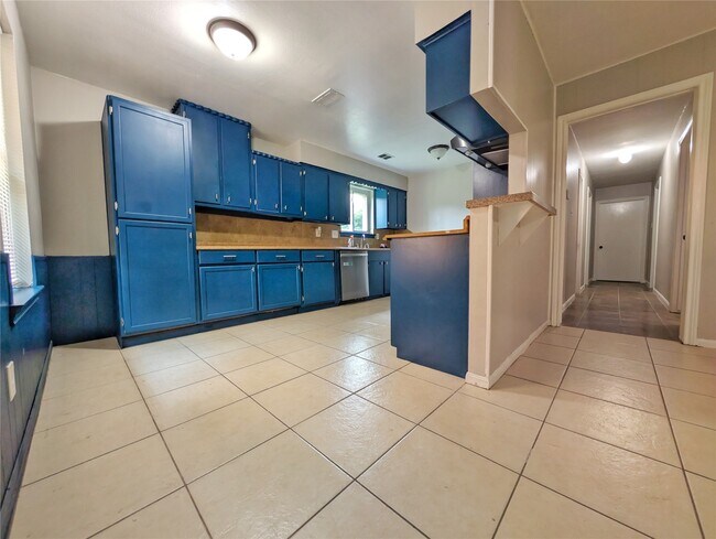 Building Photo - 4919 Connorvale Rd