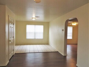 Building Photo - 2216 Katy Ln