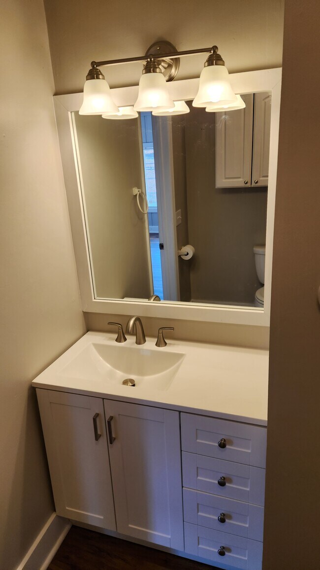 Building Photo - 5930 S New Hope Rd