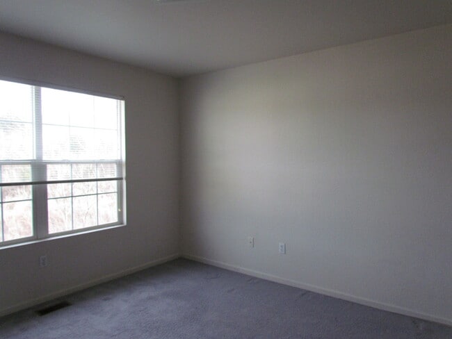 Building Photo - AVAILABLE SEPTEMBER 08,2025!!