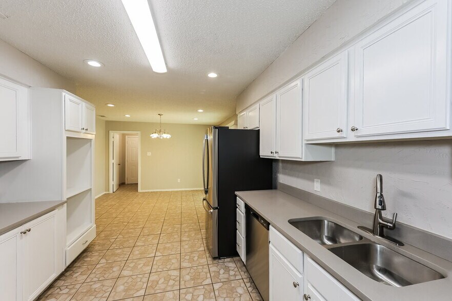 Building Photo - 1134 Madlynne Dr