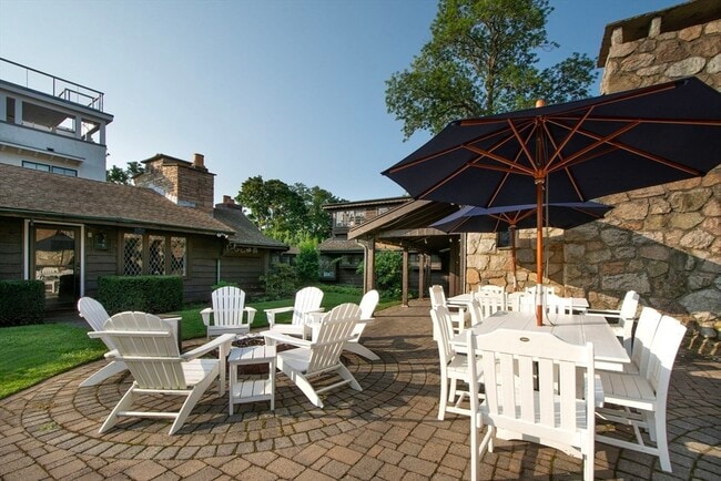 Building Photo - 19 Hobart Ln