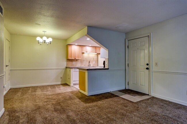 Building Photo - 8555 S Fairmount Dr