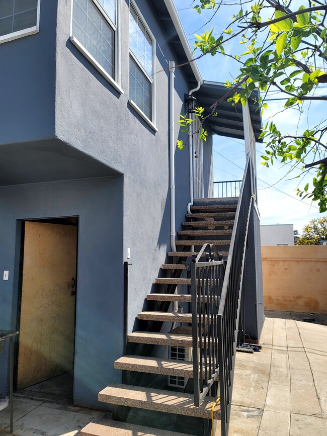 Building Photo - 3212 Live Oak St