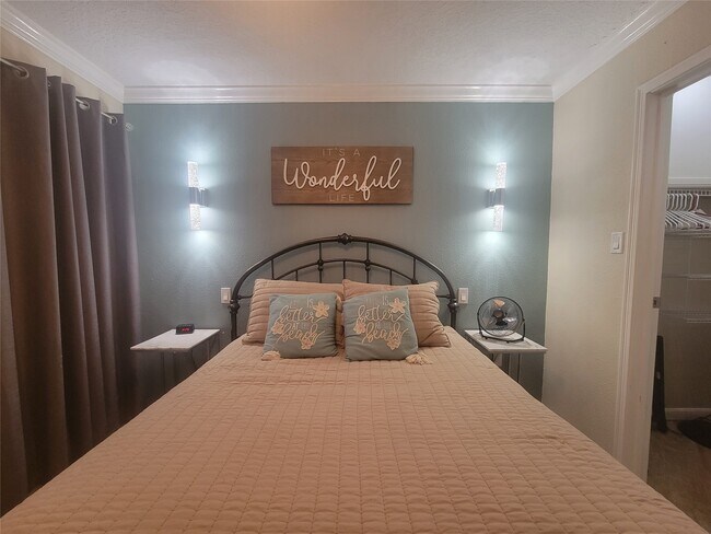 Building Photo - 6300 Seawall Blvd