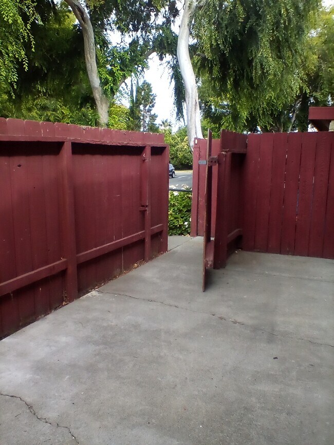 Building Photo - 400 Corcoran Ave