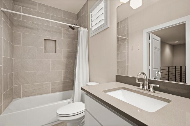 Building Photo - 1730 Bunche Rd