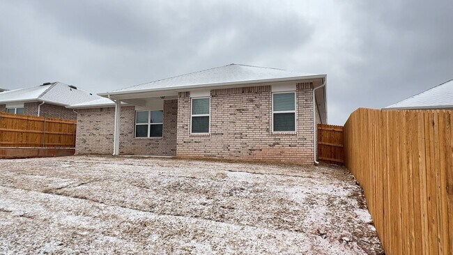 Building Photo - 3 Bedroom 2 Bathroom 2 Car Garage Home in Oakdale School District