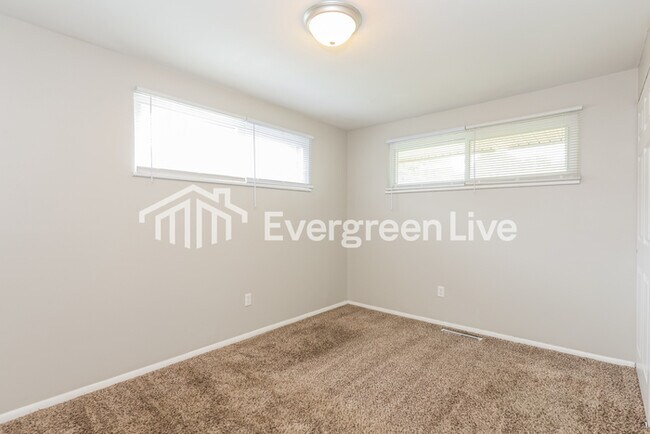 Building Photo - 5013 Tewksebury Dr