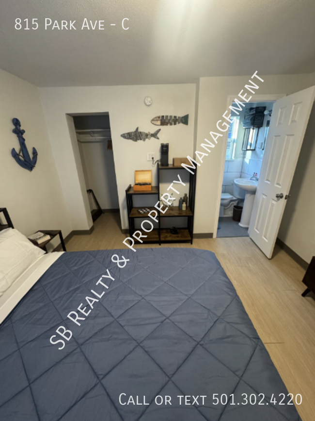 Building Photo - Furnished Studio Apartment