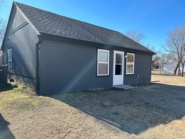 Primary Photo - Cute 2 Bed 1 Bath