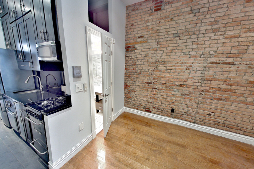 Building Photo - 424 W 51st St