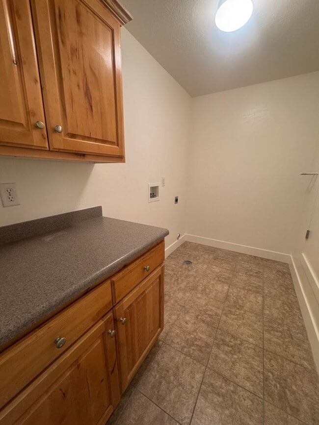 Building Photo - Amazing ground level condo for rent in Payson!