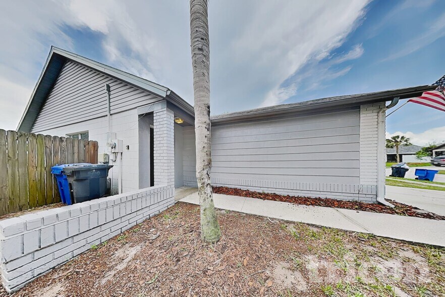Building Photo - 13344 Laraway Dr