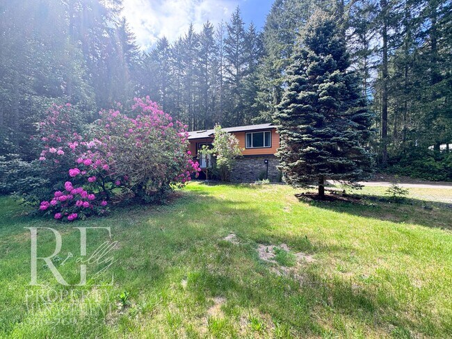 Building Photo - Bright & Spacious Split-Level Home with Gourmet Kitchen, Skylight & Expansive Yard