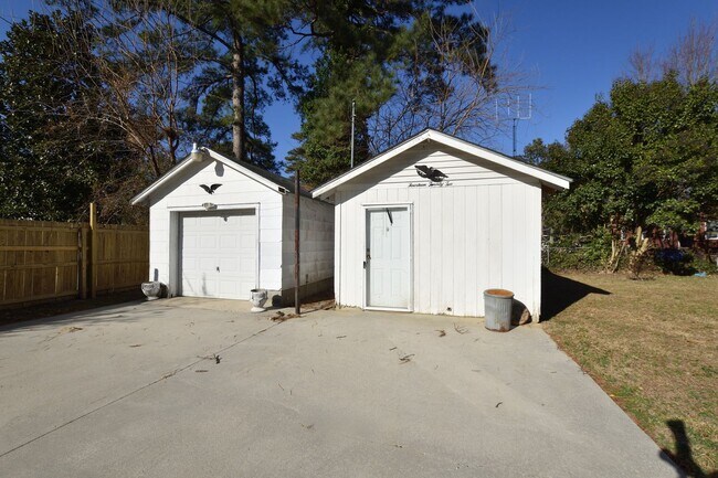 Building Photo - 1420 Eastern Ave