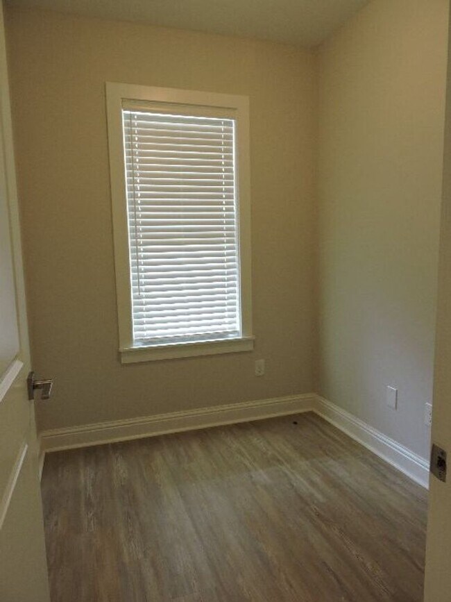 Building Photo - 5 YR old Modern Farmhouse designed 3BR/2BA...